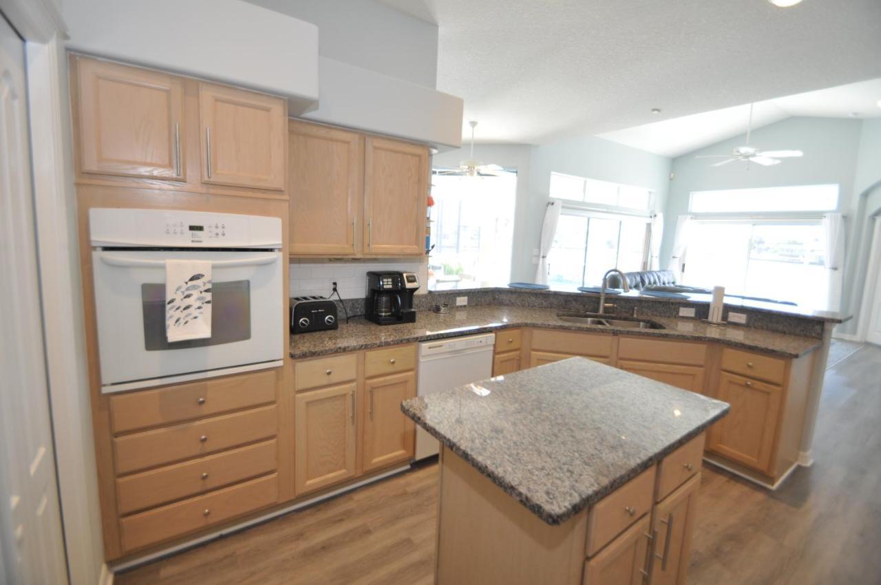 Sunset Bay Beautiful Pool Home - Bring Your Boat Or Jet Ski - Canal With Dock- Sleeps 10 - 4 Bd Palm Coast Exterior foto