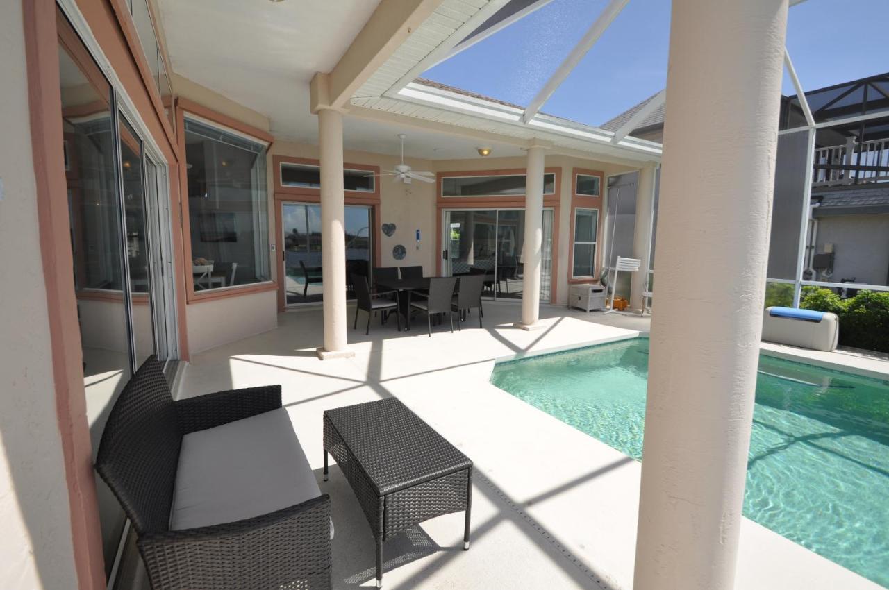 Sunset Bay Beautiful Pool Home - Bring Your Boat Or Jet Ski - Canal With Dock- Sleeps 10 - 4 Bd Palm Coast Exterior foto